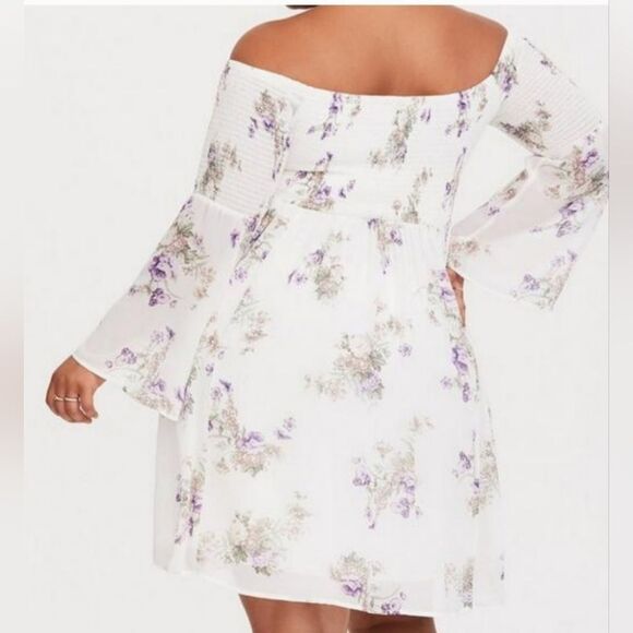 NWT Torrid Ivory Floral Smocked Chiffon Dress size 1X - Picture 3 of 5